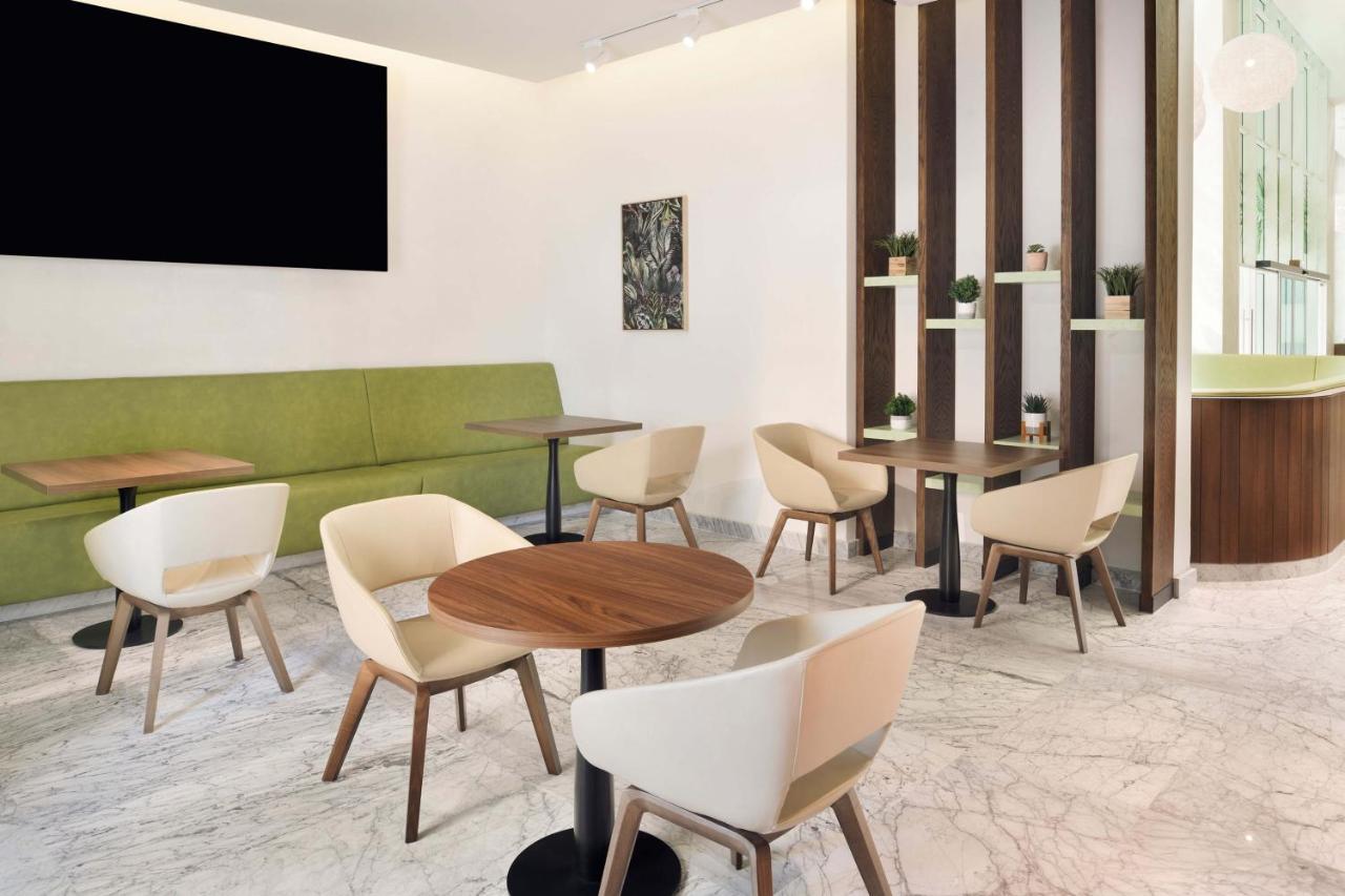 Element By Westin City Center Doha Exterior foto The lounge at the airport